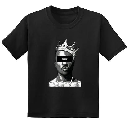 Black short-sleeved t-shirt with a black and white crowned figure and the king text for hip hop festival thug life clothes