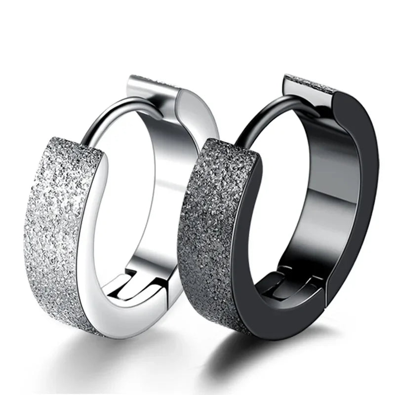 A pair of 925 silver earrings tide with two-tone black and silver male ear clips and clips female single design
