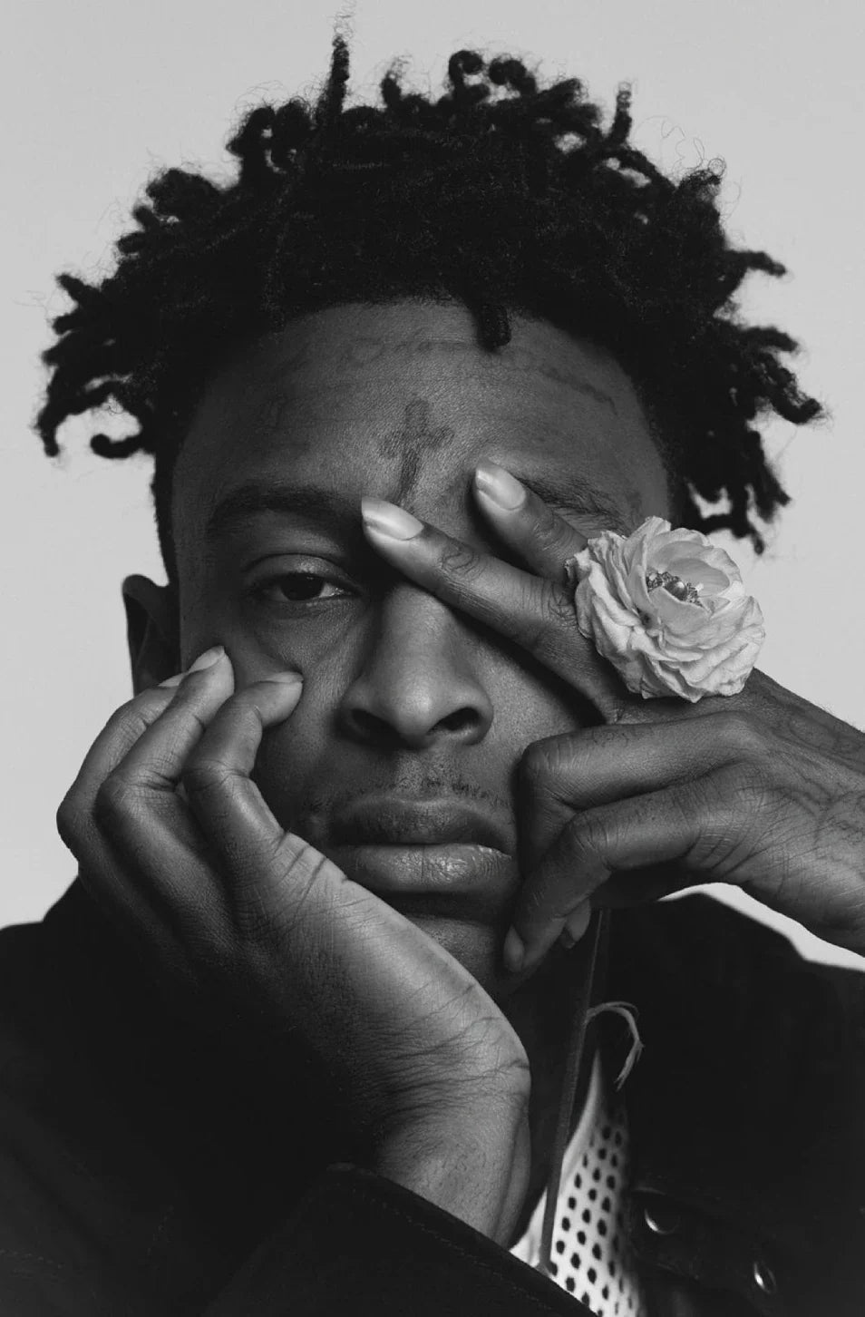 Black-and-white hip hop rapper 21 savage portrait with tattoos and flower on hand art poster canvas for home decor