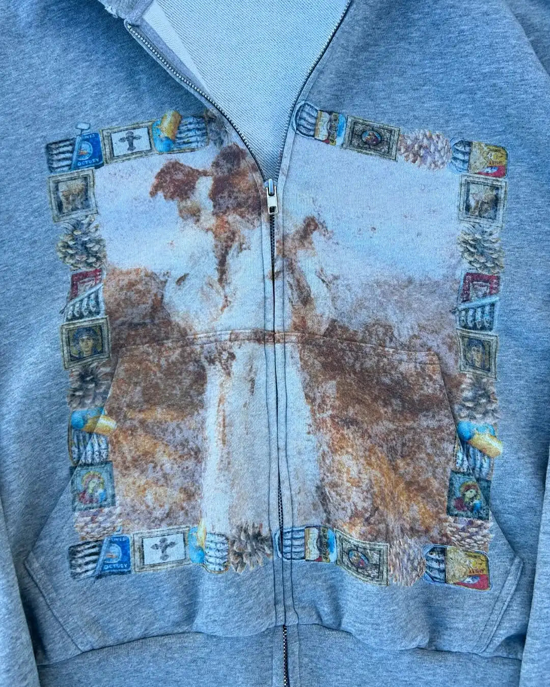 Gray zip-up casual hoodie personalized with rust-colored retro spring pattern printing harajuku design of two figures and pinecones