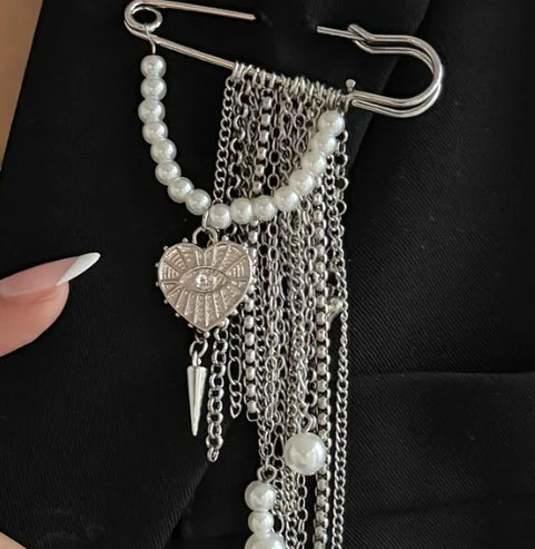 Silver pin brooch with dangling chains pearls and heart-shaped eye pendant beaded fringed brooch accessories pants anklet pin
