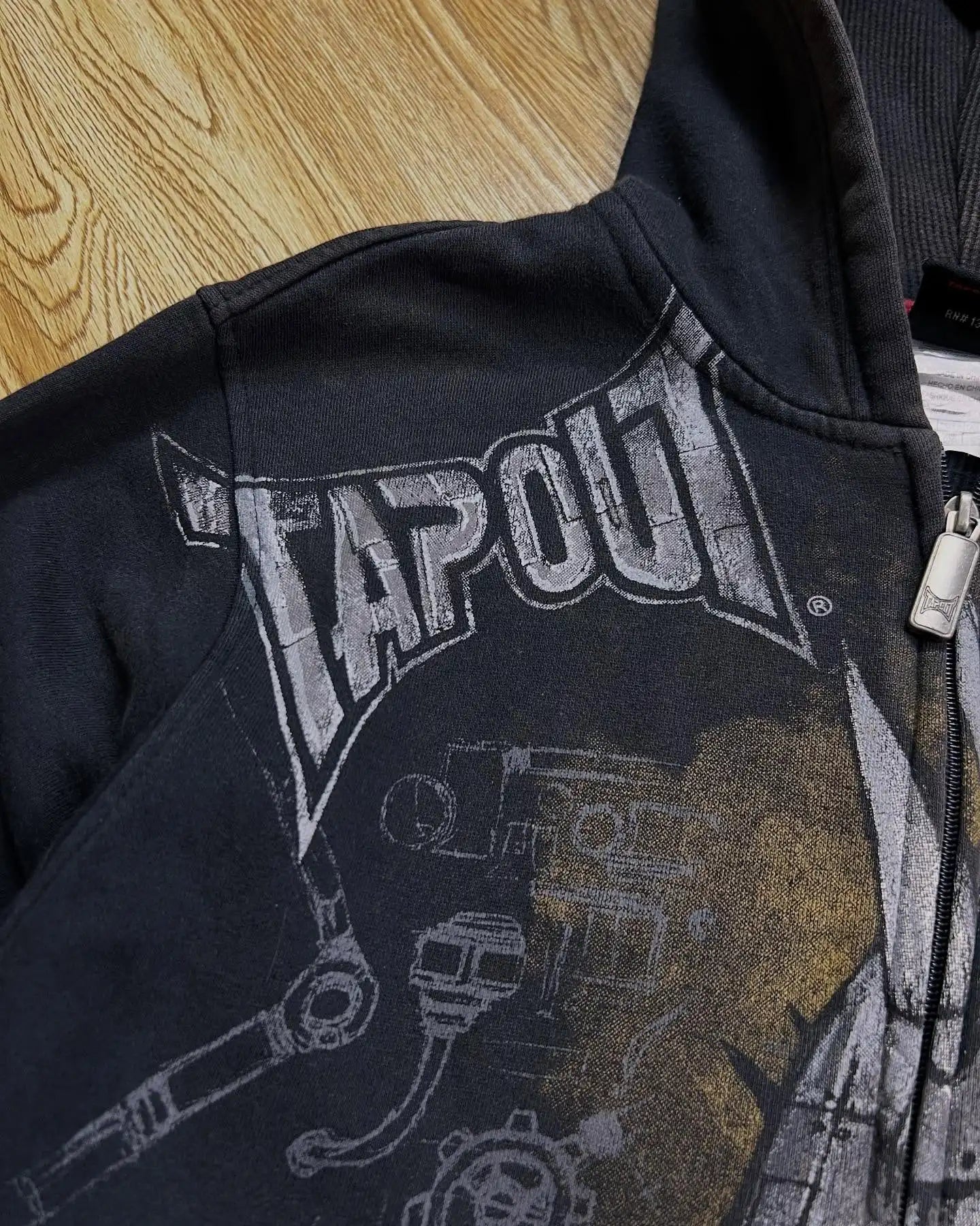 Black tapout zipper hoodie with distressed gray and brown mechanical skull pattern jacket y2k sweatshirt oversized style