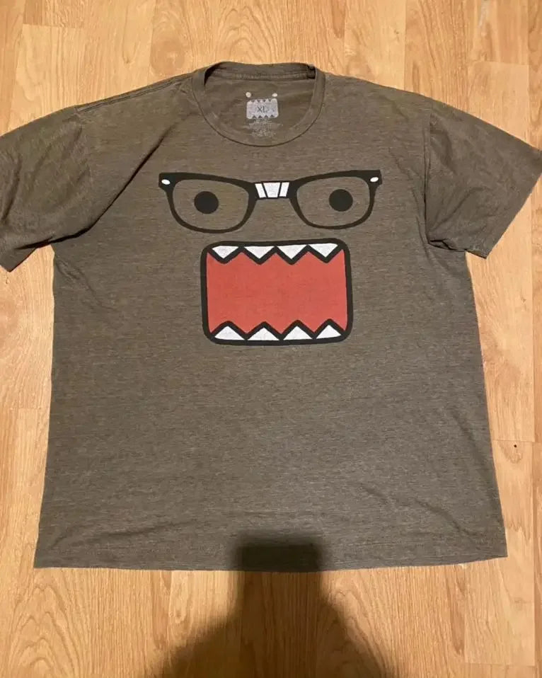 A gray heathered cotton t-shirt with a bold red and black cartoon face featuring glasses high quality y2k hip hop trend cool design sense