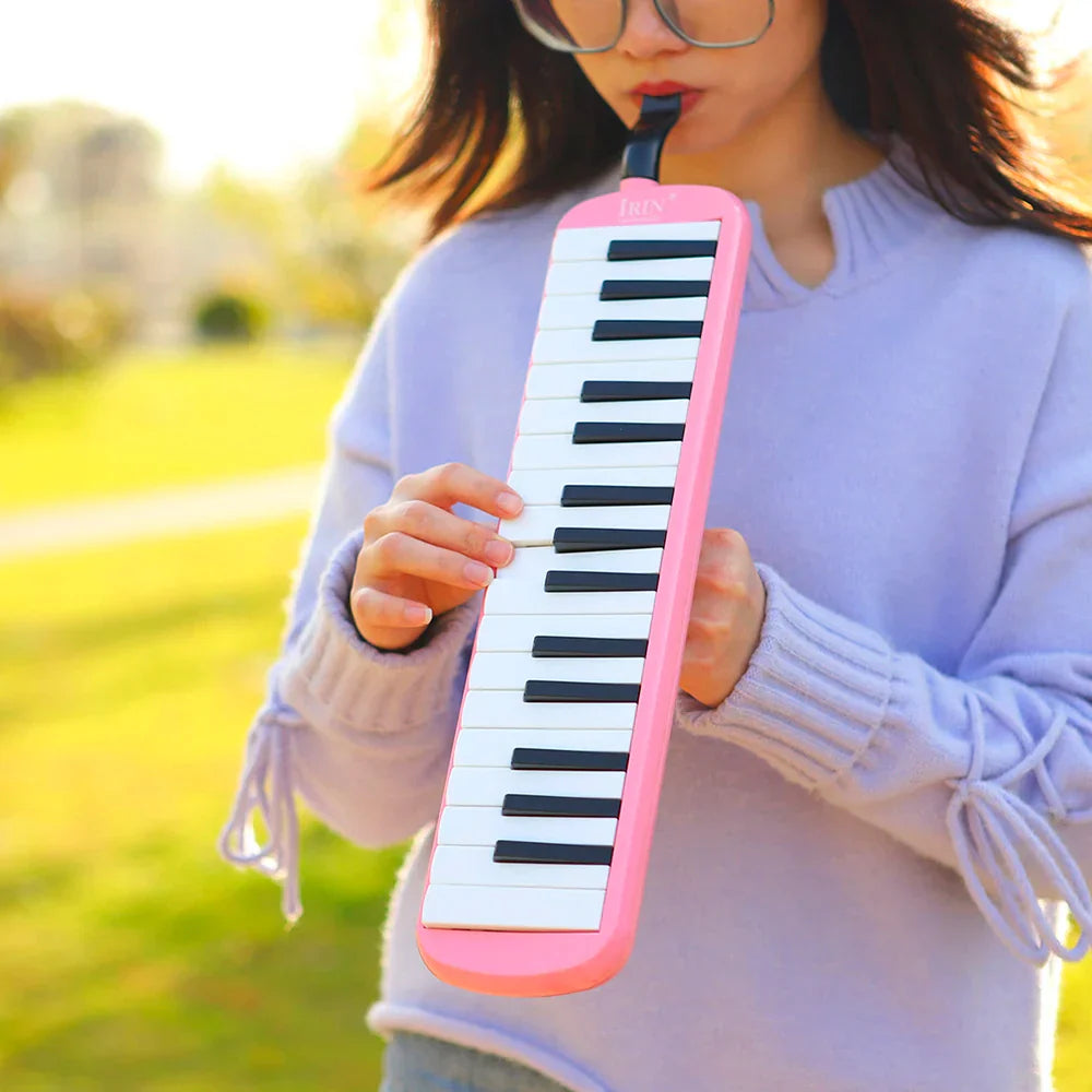 Pink plastic irin 32 keys melodica musical instrument harmonica with white black keys and carrying bag mouthpiece