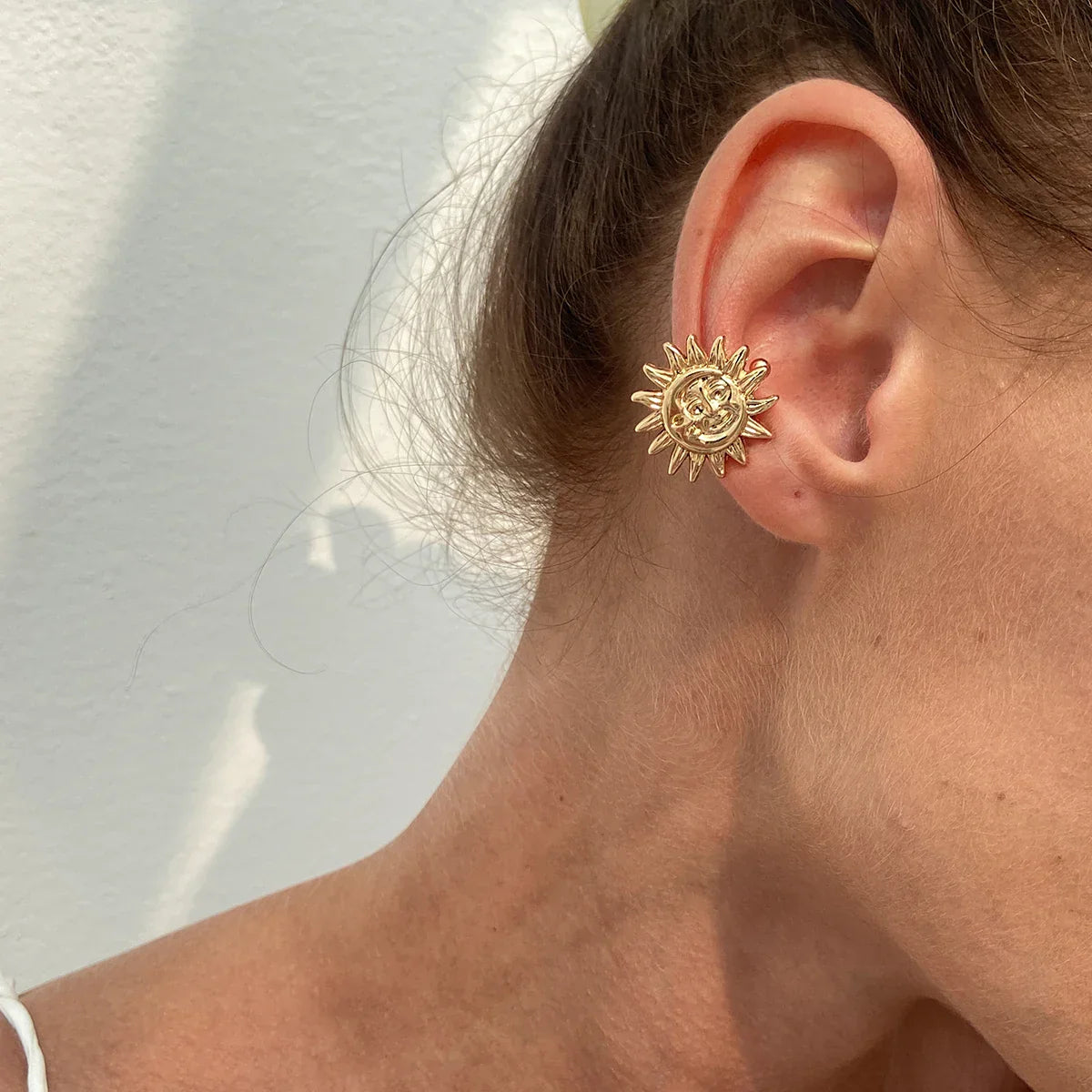 Kunjoe pair sun moon gold-toned sun-shaped ear clips earrings with hip hop geometric design and smiling face detailing
