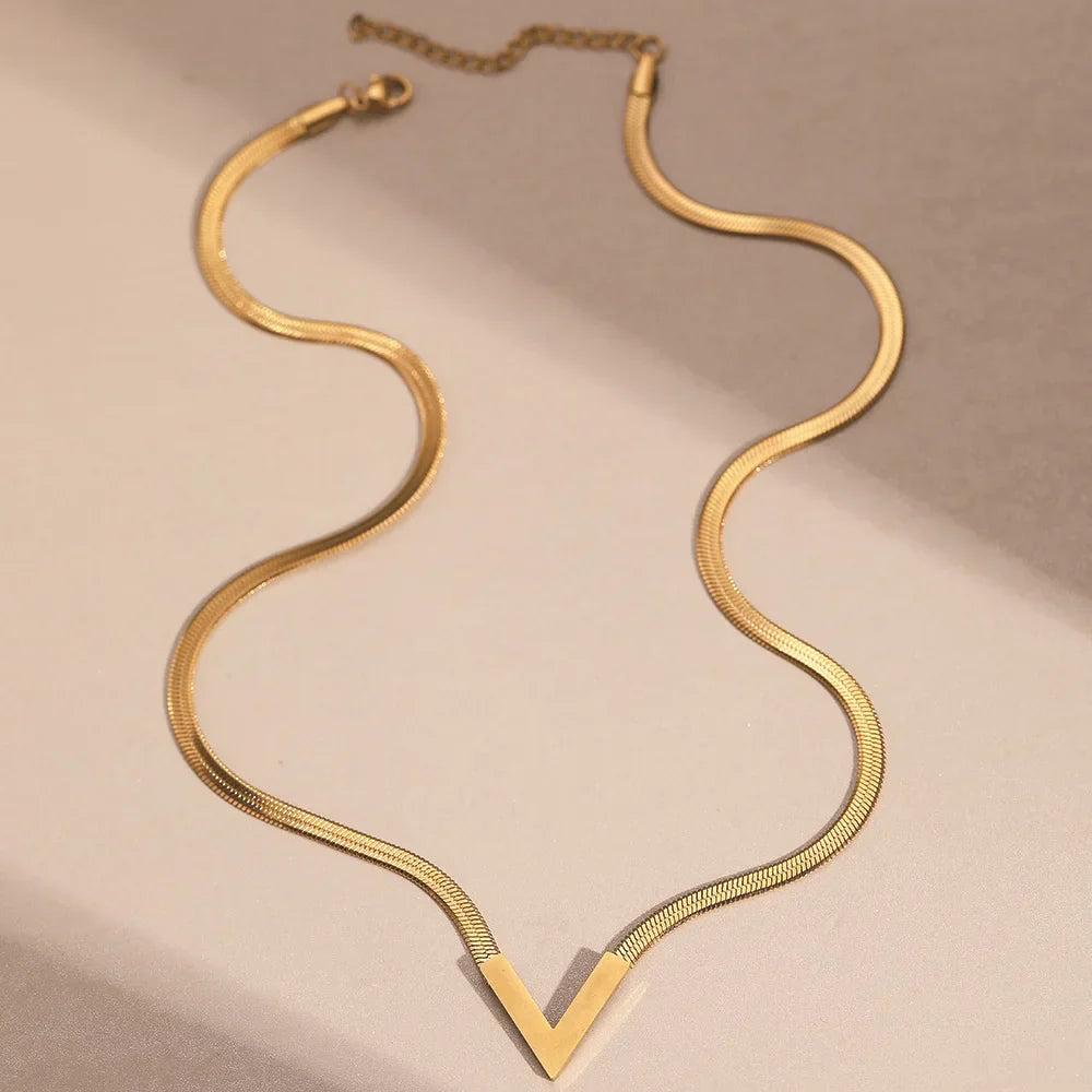 Gold-colored 316L stainless steel necklace women temperament with v-shaped design snake chain clavicle chain gift