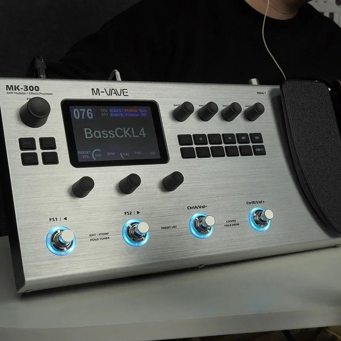 Silver m-vave mk-300 electric guitar processor 150s looper with black knobs and blue led battery ann pedal lights