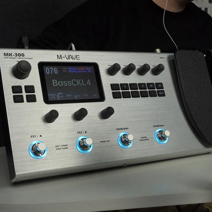 Silver m-vave mk-300 bass effects processor pedal with ann neural modeling 120amp and drum midi daw features