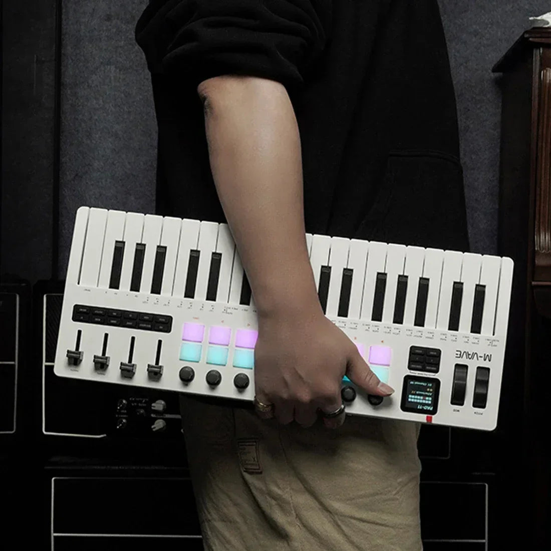 White m-audio midi controller white with 37 keys 16 rgb pads 8 knobs synthesizer portable keyboard digital audio amp