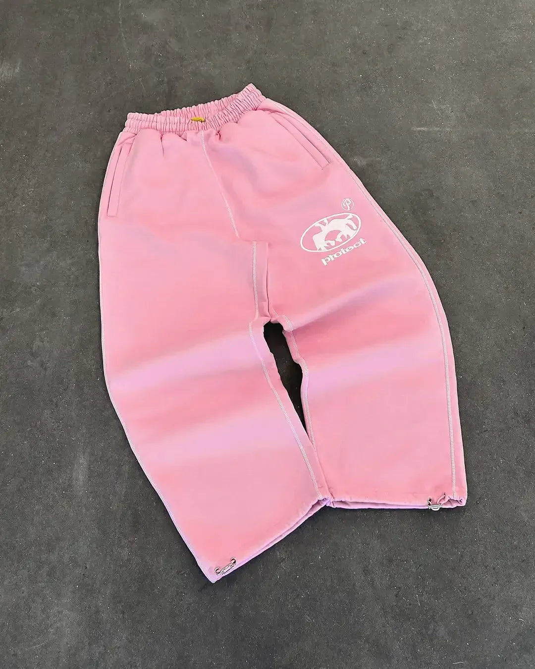 Pink sweatpants with white embroidered logo on thigh part of men tracksuit gray loose fit korean american style y2k outfit