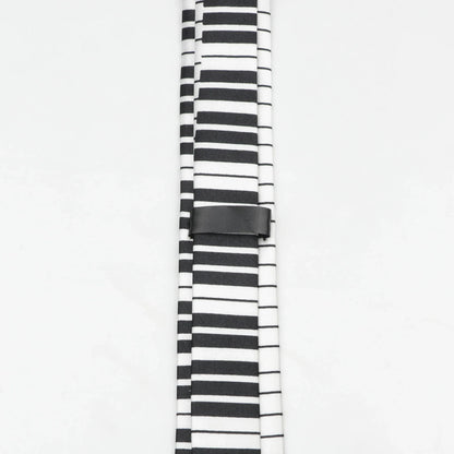 Men’s classic skinny tie with black and white stripes and a sleek black leather clasp in printed piano polyester