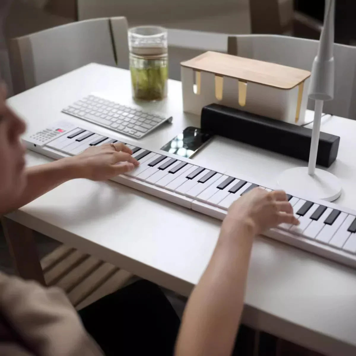 Miwayer 61-key electronic keyboard with white and black keys sleek modern design usbpower cord built-in battery digital piano
