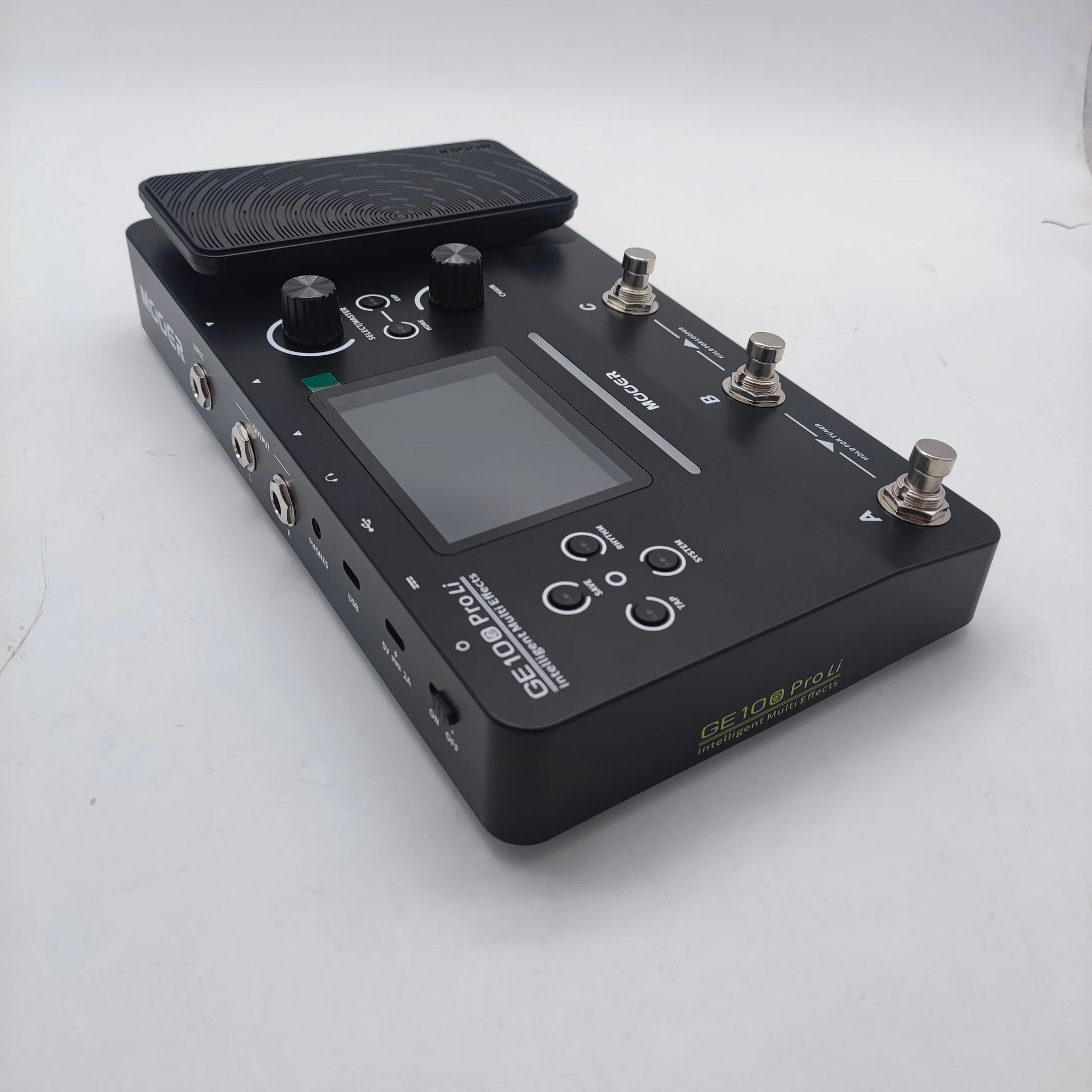 Black mooer ge100 pro ii intelligent multi effects pedal with touchscreen display three silver footswitches and rotary knobs