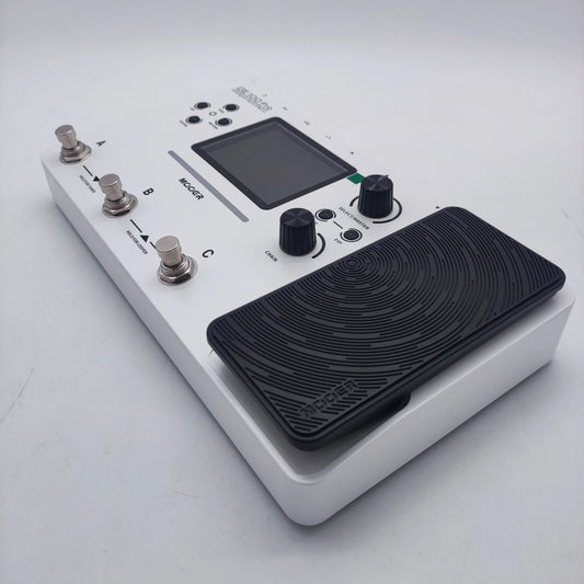 White mötley crüe guitar effects pedal with black footswitch and knobs in mooer ge100 pro multi effects with output impedance