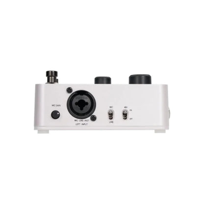 White mooer gl200 groove loop series audio interface with black knobs xs lr mic line inst input and phantom power switch