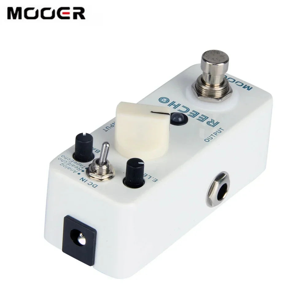 Mooer reecho micro digital delay effect pedal in white with black knobs cream toggle silver jacks features true bypass and tape echo