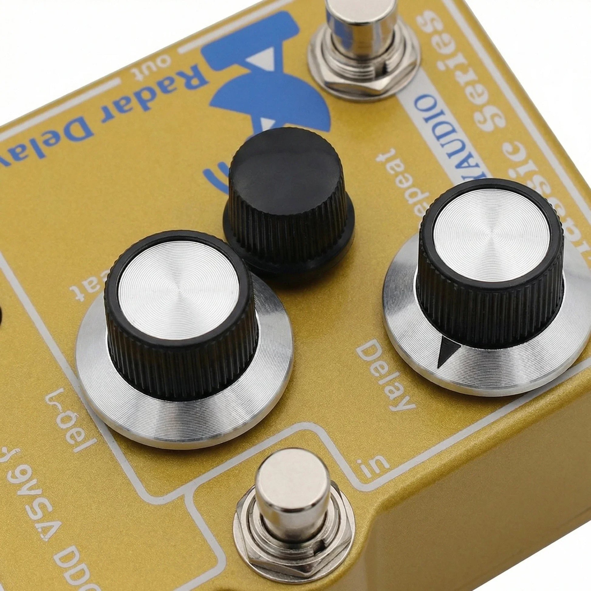 Gold-colored mosky radar delay guitar pedal with analog digital hybrid BBD delay and black silver knobs for level repeat control