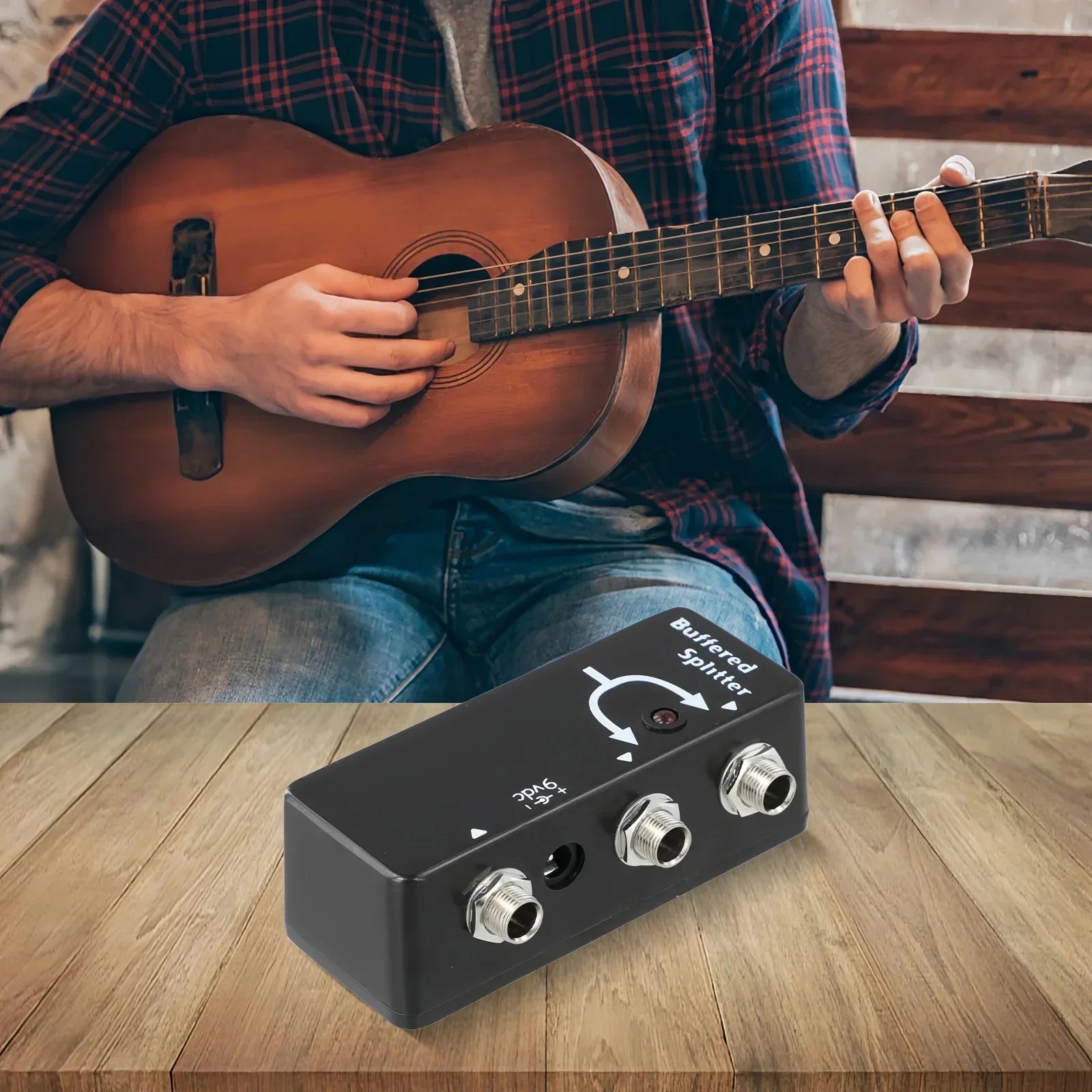 Black moskyaudio buffered splitter guitar pedal with silver metal jacks and white labeling for splitter clean tone preservation