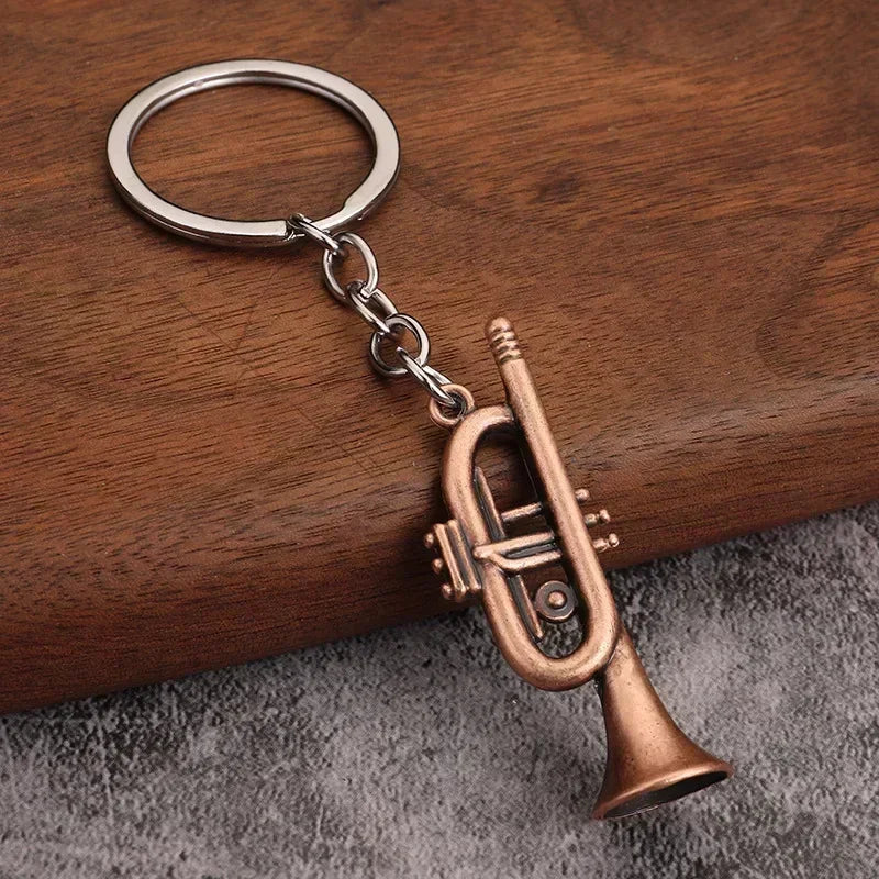 A bronze-colored miniature trumpet retro musical instrument metal keychain pendant for small gift men women keyrings mini