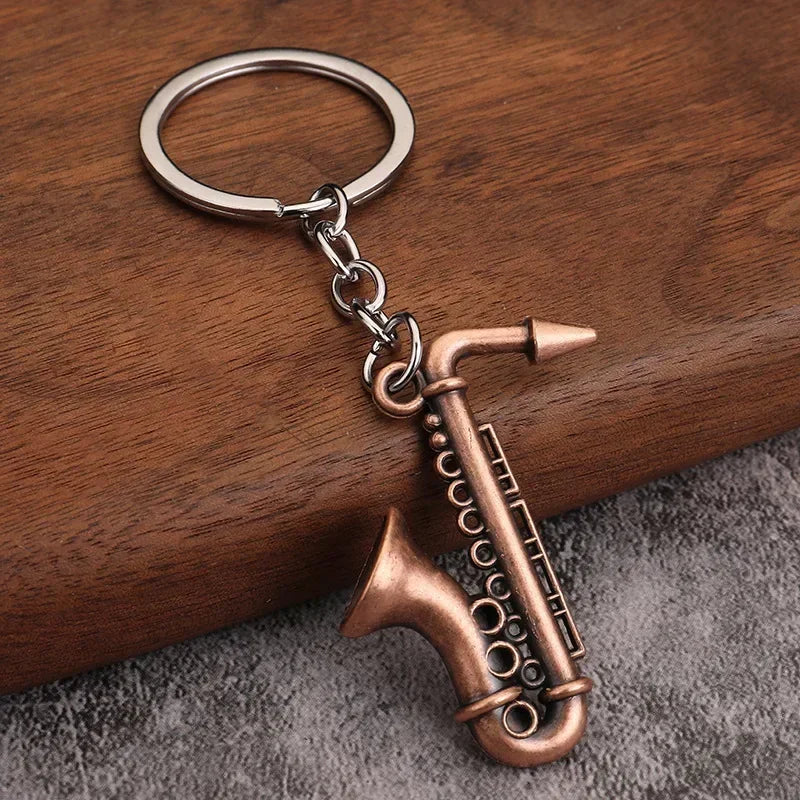 Bronze-colored retro musical instrument saxophone small gift men and women keyrings mini metal keychain pendant