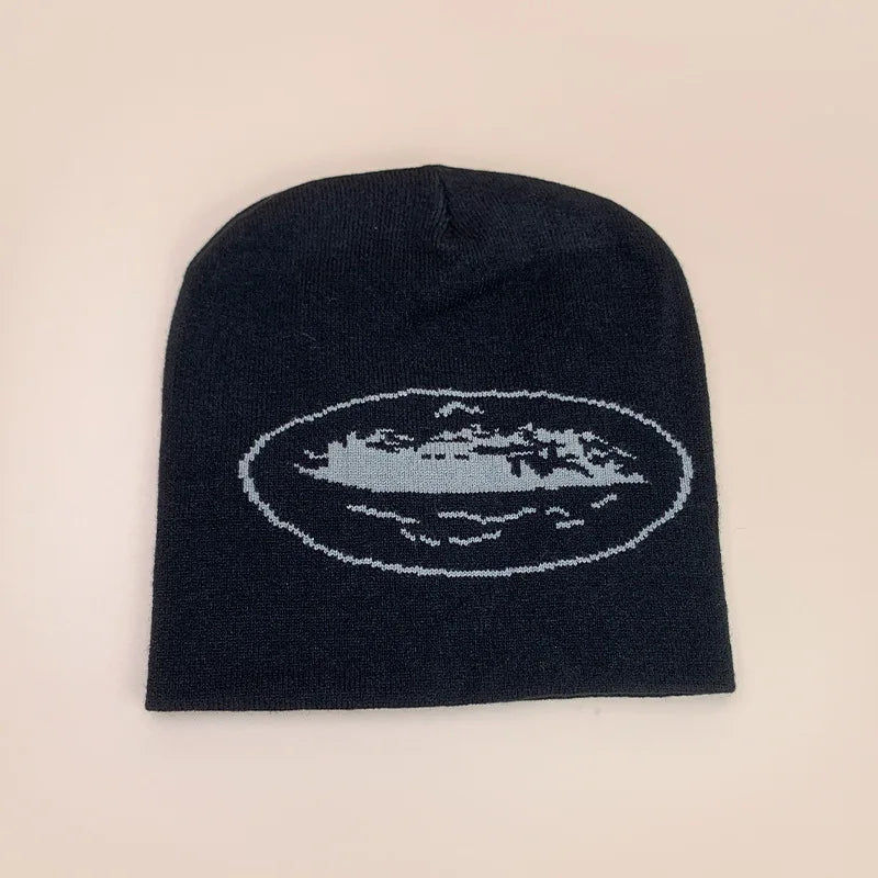 Black knit beanie hat with light gray embroidered mountain design for men women street skateboarding printing beanies autumn