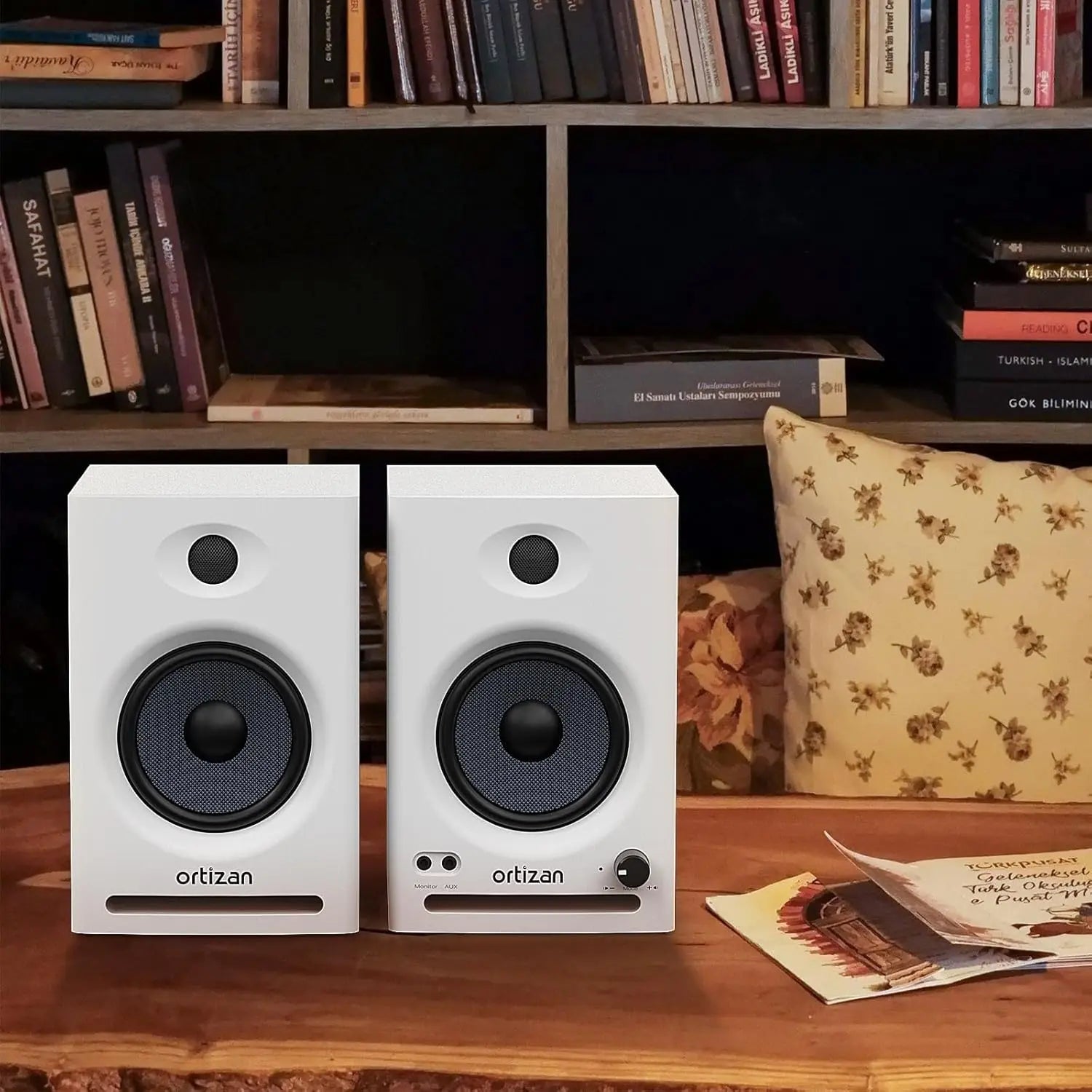White ortizan audio bookshelf active studio monitor speakers with black drivers usb dac hifi trs balanced input