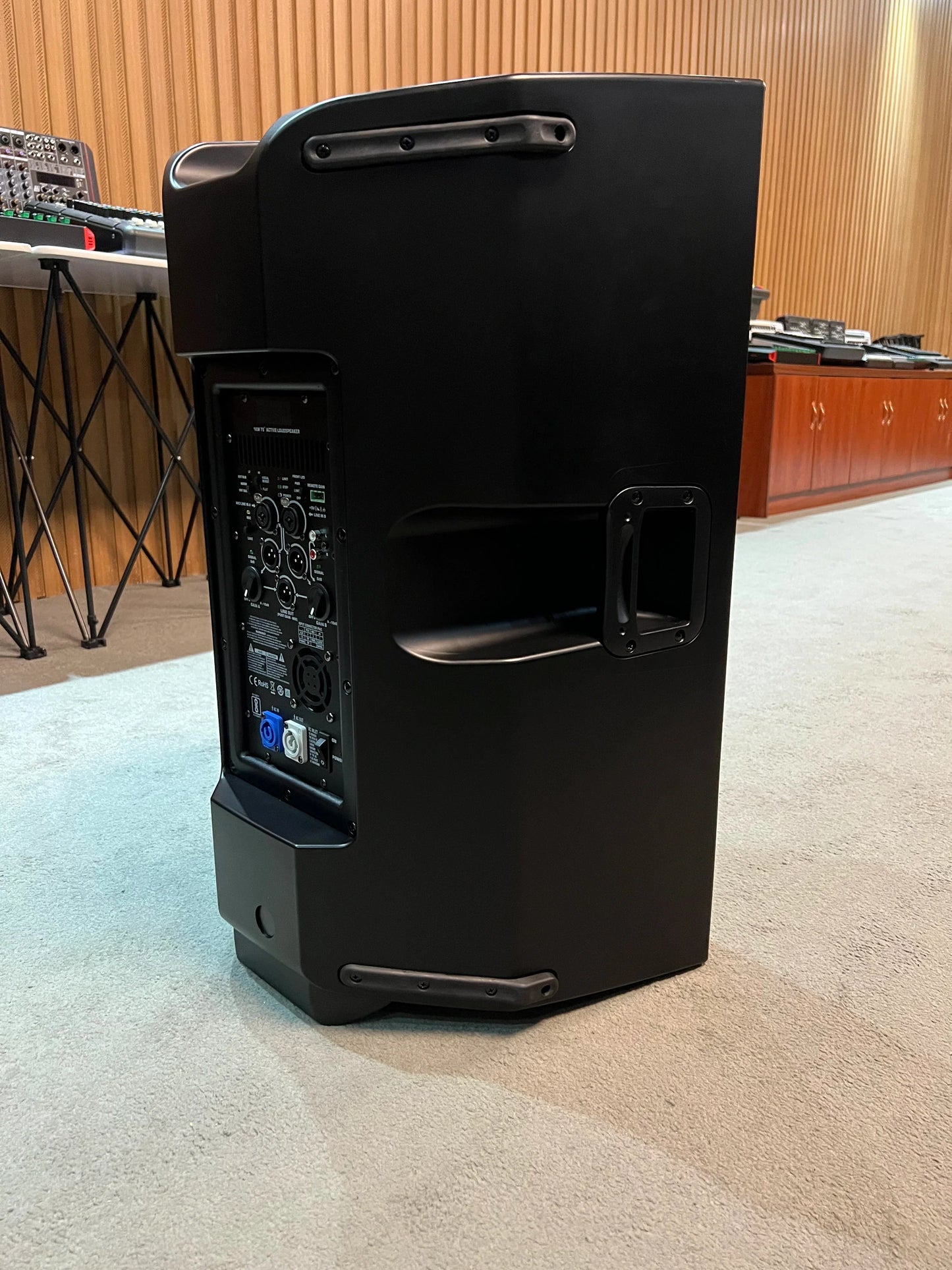 Black rectangular professional oem active speaker studio with rugged matte finish and visible input ports side panel 1000w amplifier module