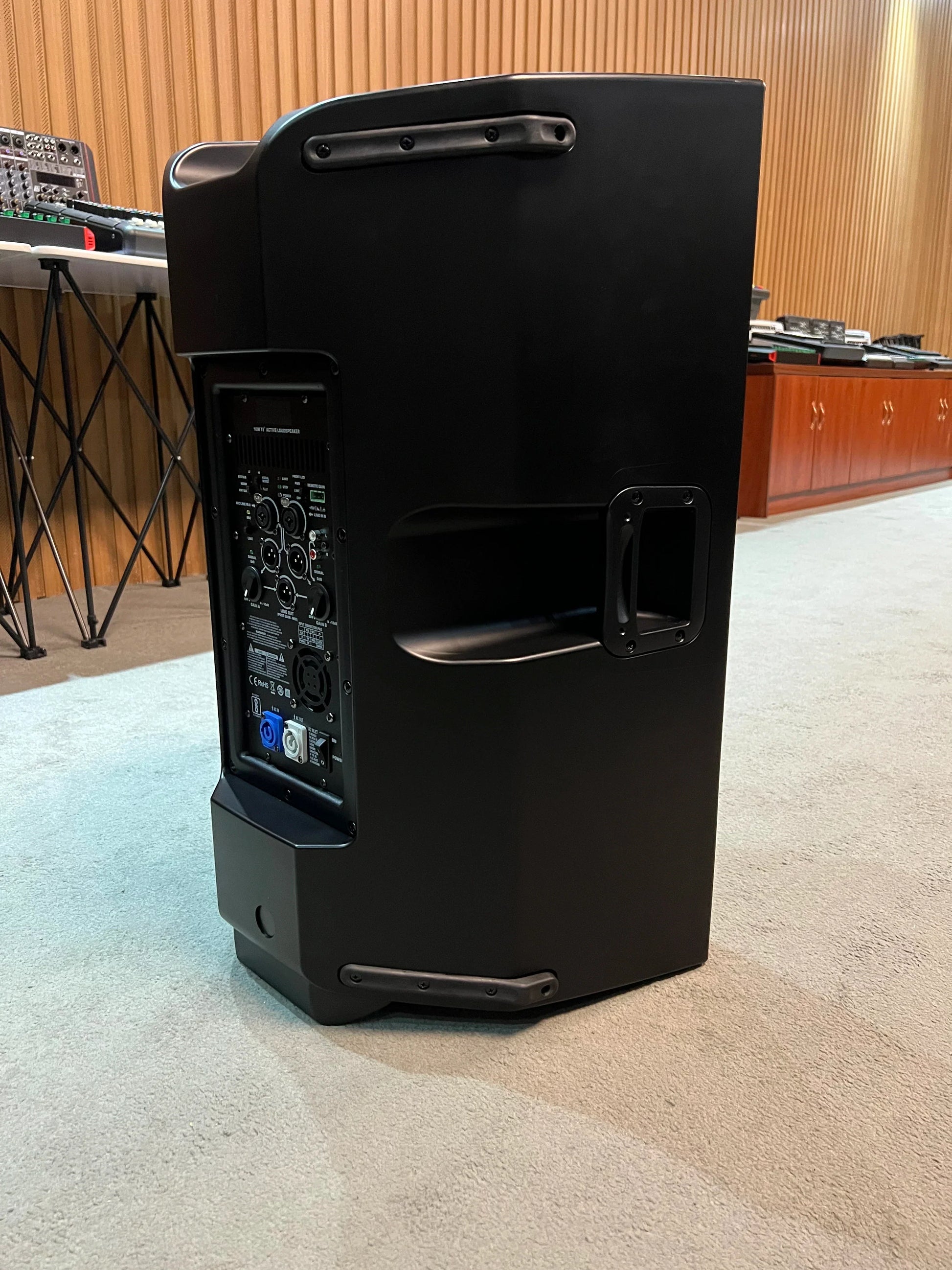 Black rectangular professional oem active speaker studio with rugged matte finish and visible input ports side panel 1000w amplifier module