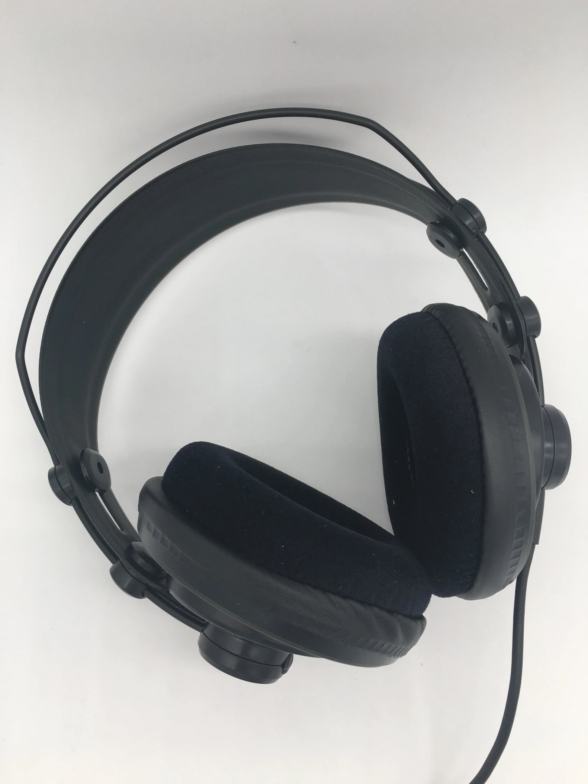 Black samson sr850 professional over-ear headphones with leather earcups and self-adjusting headband 10hz-30khz response