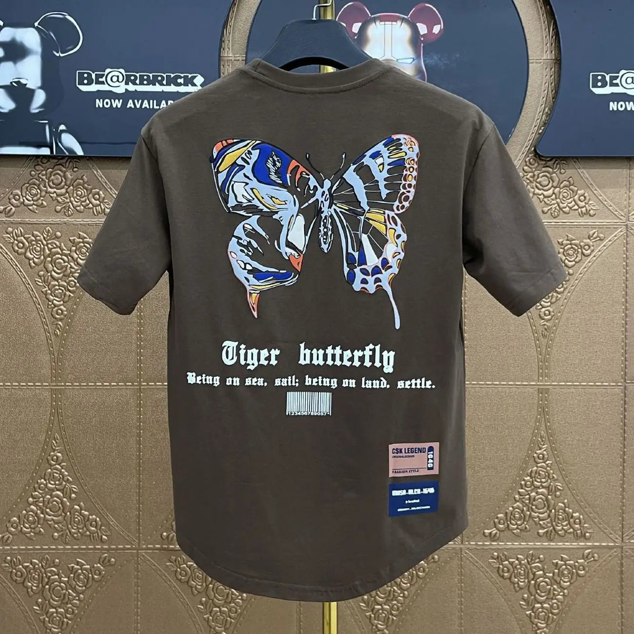 Brown short-sleeved graphic hip hop t-shirt with colorful tiger butterfly print on back heather male tees korean clothing