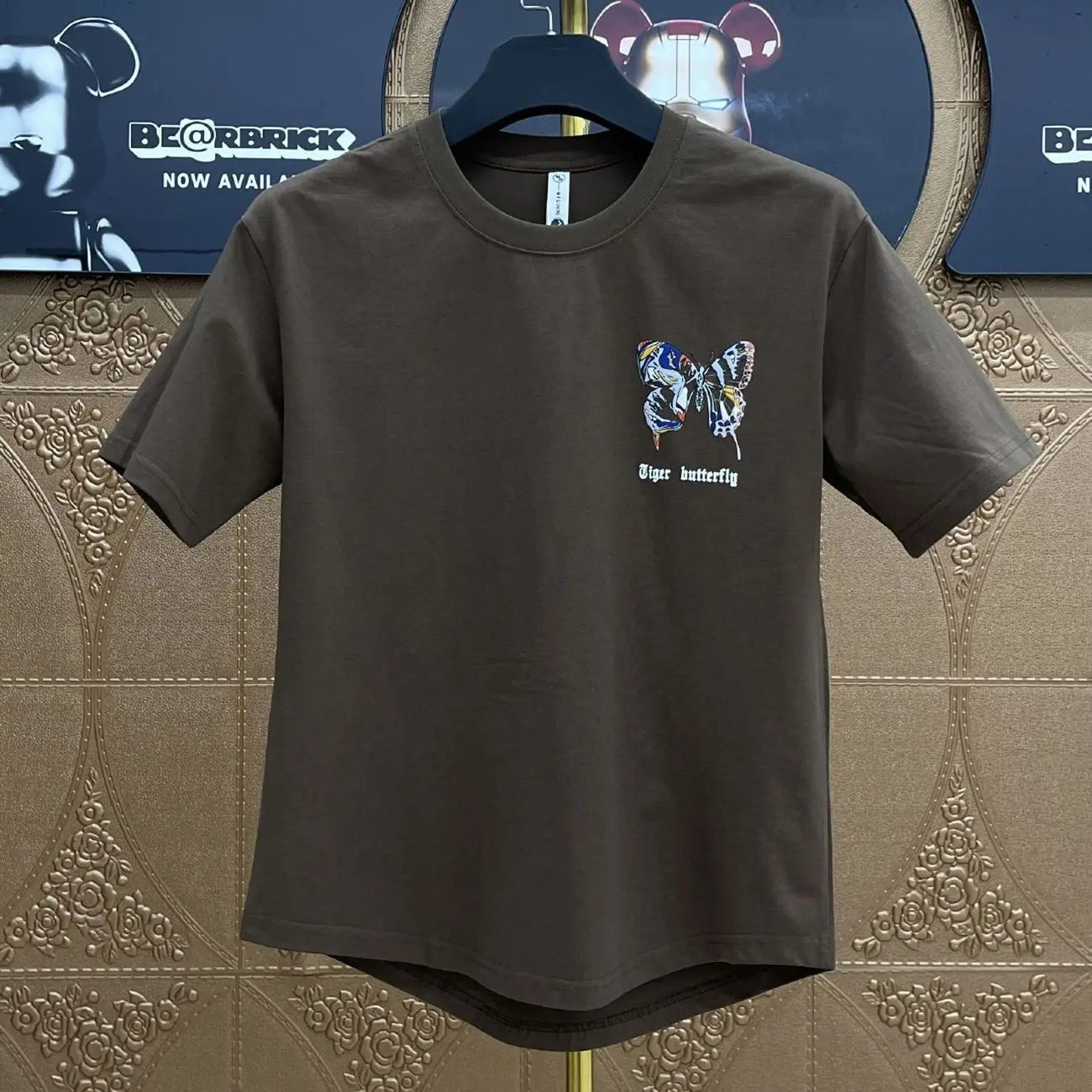 Brown short-sleeved graphic hip hop t-shirt with colorful tiger butterfly print heather male tees korean clothing style