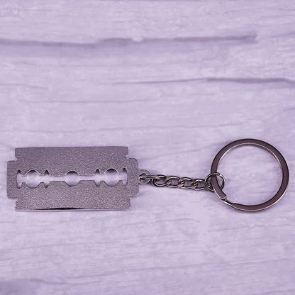 Silver metal street gang razor keychain with three edges attached to ring keychain peaky blinders crime drama television accessory