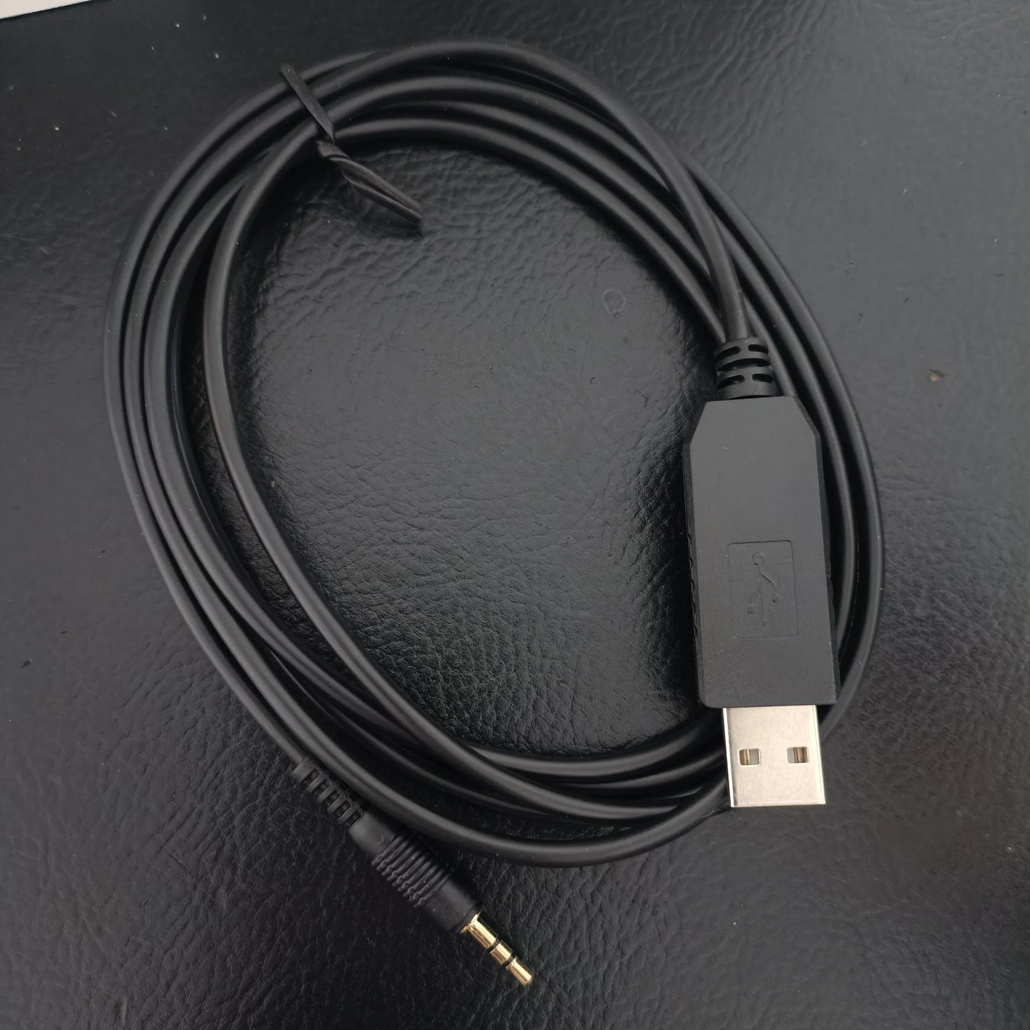 Black usb uart to 2.5mm stereo cable with matte plastic housing and metallic ends for ti-83 plus ft232r interface communication cable
