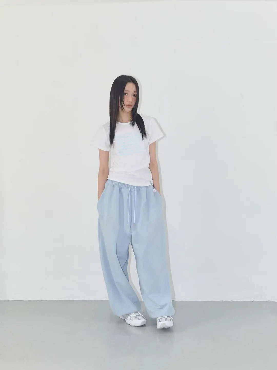 Woman American Hip Hop Wide Leg Joggers Street Dance Casual Sweatpants Retro Loose Fit Comfortable Trendy Athletic Style