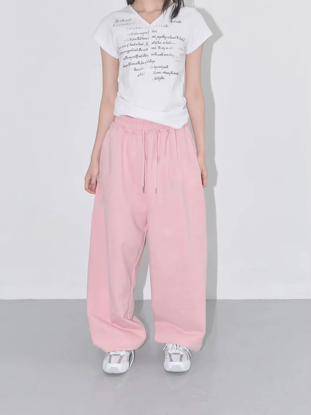 Woman American Hip Hop Wide Leg Joggers Street Dance Casual Sweatpants Retro Loose Fit Comfortable Trendy Athletic Style