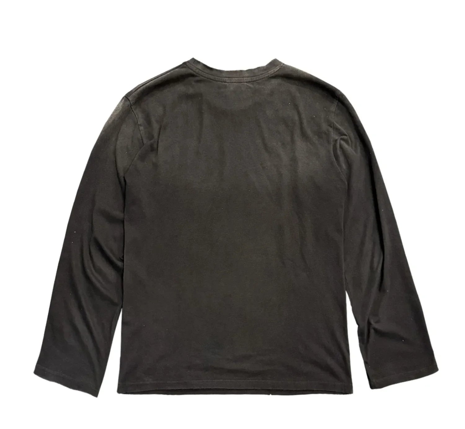 Black long-sleeved vintage t shirt with subtle fabric texture perfect for retro tshirts y2k hip streetwear harajuku style