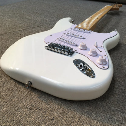 Glossy white electric guitar maple with maple fingerboard features sparkling sss chrome and cream control knobs