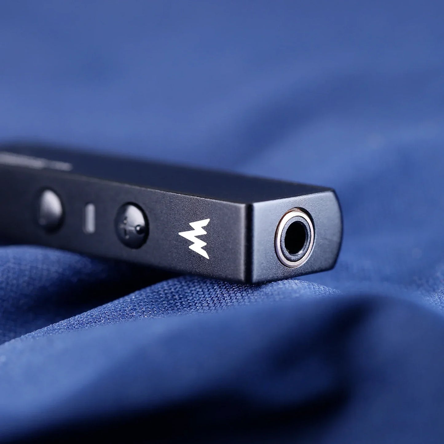Black rectangular whizzer da1 portable usb c amplifier with silver lightning bolt logo mic volume control and 3.5mm jack